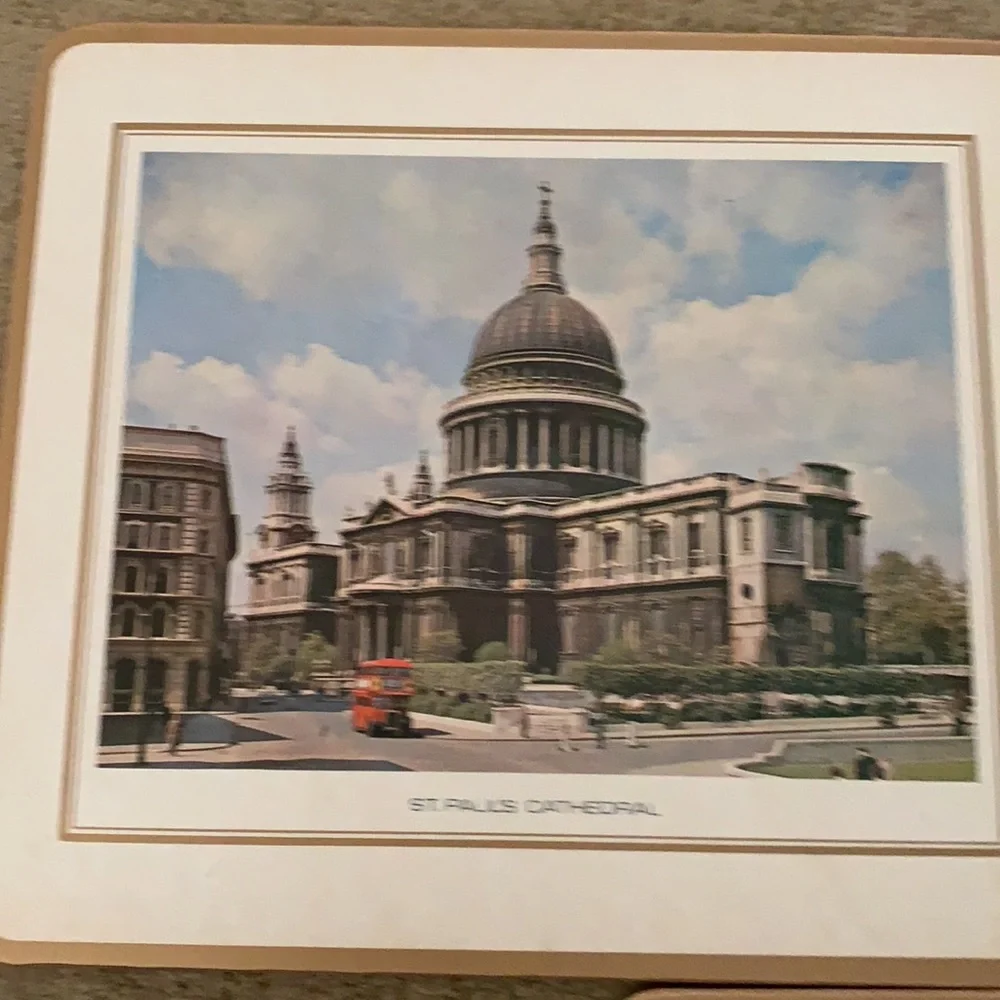 6 ENGLAND SOUVENIR COASTERS CORK BACKING DEPICTING TOURIST ATTRACTIONS LANDMARKS